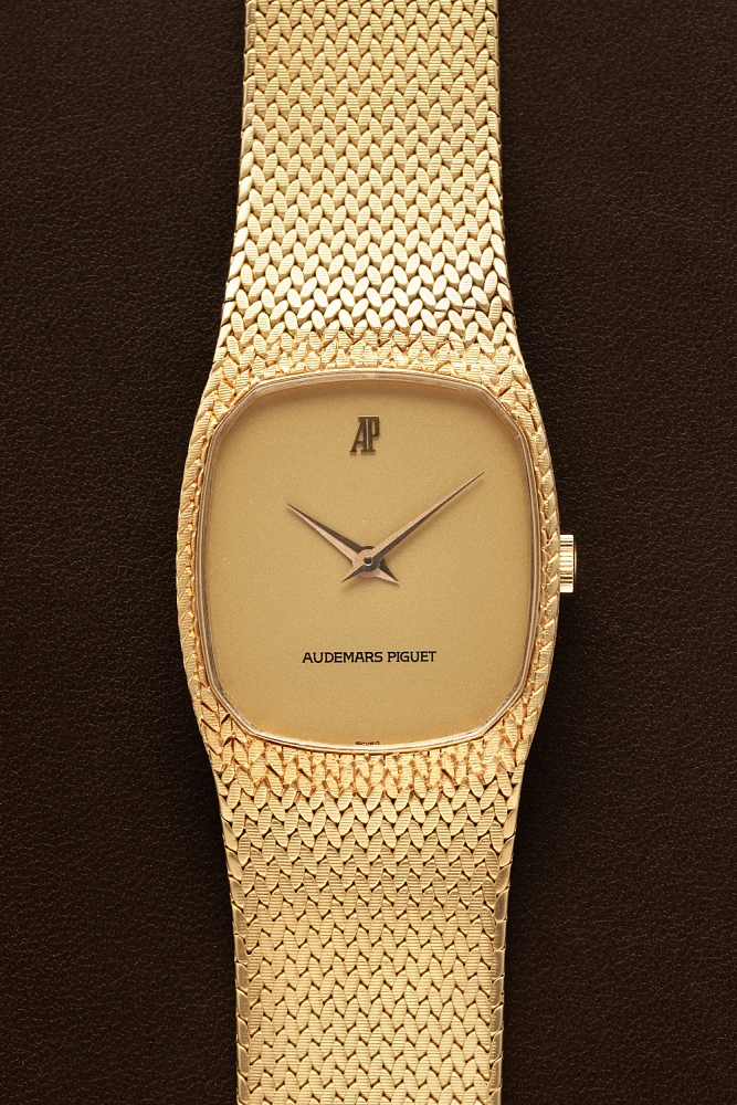 Hand-wound 18K Yellow Gold